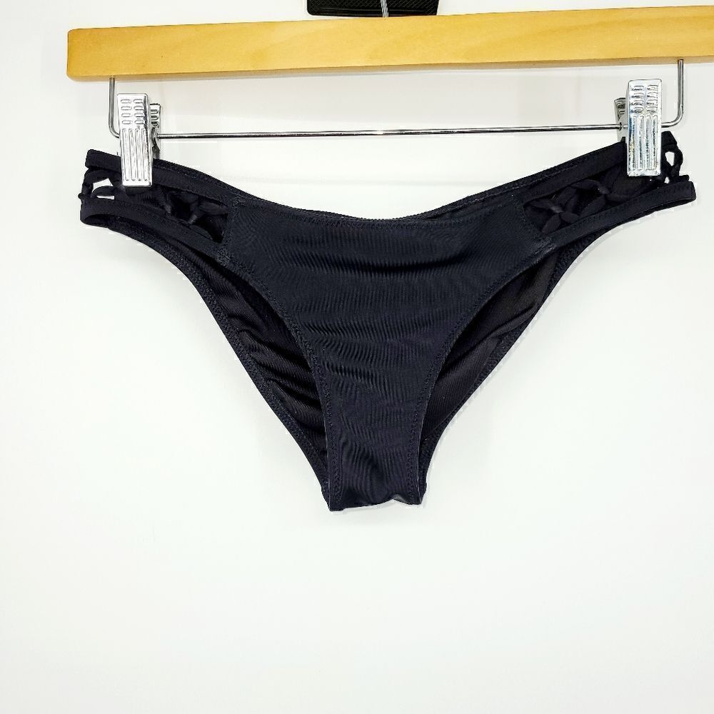 Shade and Shore XS bikini bottoms. ^